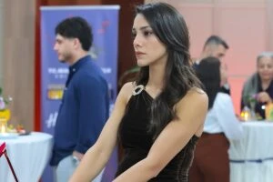 Uzak Şehir 41. bölüm kostümleri sosyal medyayı salladı! Alya ve Zerrin'den şıklık yarışı 6 s b20fb2c42d29a1c622f201706a8d3559640991ca