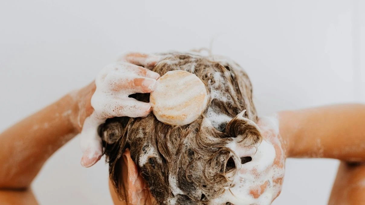 Saç köklerini demir gibi sağlam yapan vitaminler! Tek bir detay var saç deriniz 7 Saç köklerini demir gibi sağlam yapan vitaminler! Tek bir detay var saç deriniz