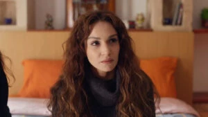 sahra sas kimdir nereli kac yasinda uzak sehir nare karakterini canlandiriyor 17380077847286 1