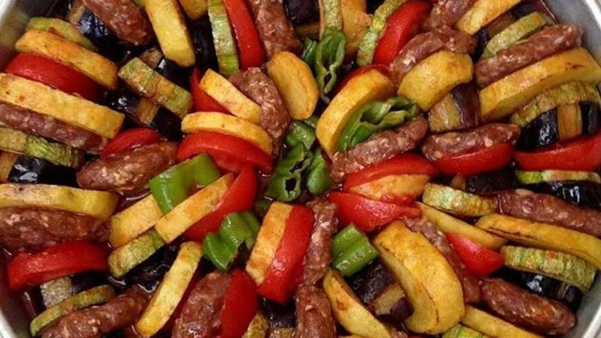 MasterChef Türkiye 2025 esnaf lokantasının yaz yemekleri! Türk mutfağının seçkin lezzetleri 12 sebzeli firin kofte tarifi
