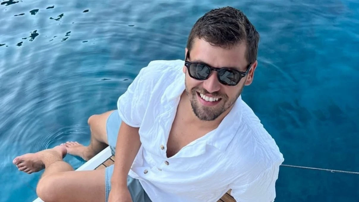 Survivor 2026 sezonunda yarışacak olan Serhan Onat sevgilisiyle nişanlandı! Ünlü oyuncu evlilik yolunda ilk adımını attı 4 Survivor 2026 sezonunda yarışacak olan Serhan Onat sevgilisiyle nişanlandı! Ünlü oyuncu evlilik yolunda ilk adımını attı