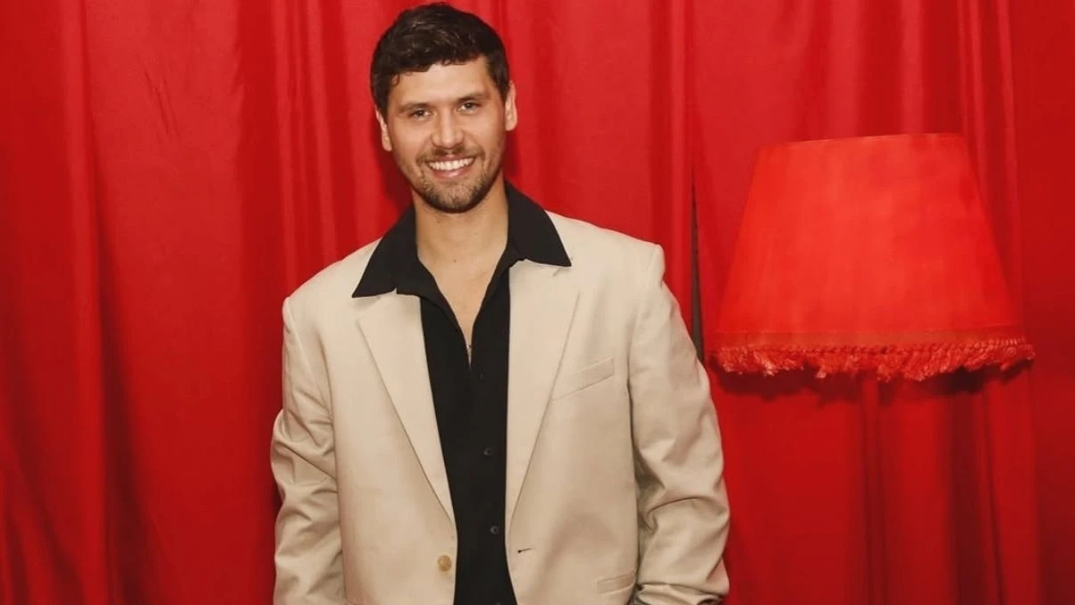 Survivor 2026 sezonunda yarışacak olan Serhan Onat sevgilisiyle nişanlandı! Ünlü oyuncu evlilik yolunda ilk adımını attı 5 Survivor 2026 sezonunda yarışacak olan Serhan Onat sevgilisiyle nişanlandı! Ünlü oyuncu evlilik yolunda ilk adımını attı