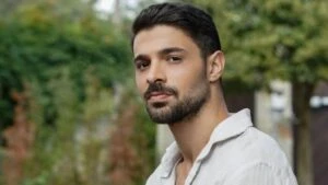 skandal dizisi azil kimdir halit ozgur sarinin hayati ve kariyeri MwcO6dyM 1024x576 1