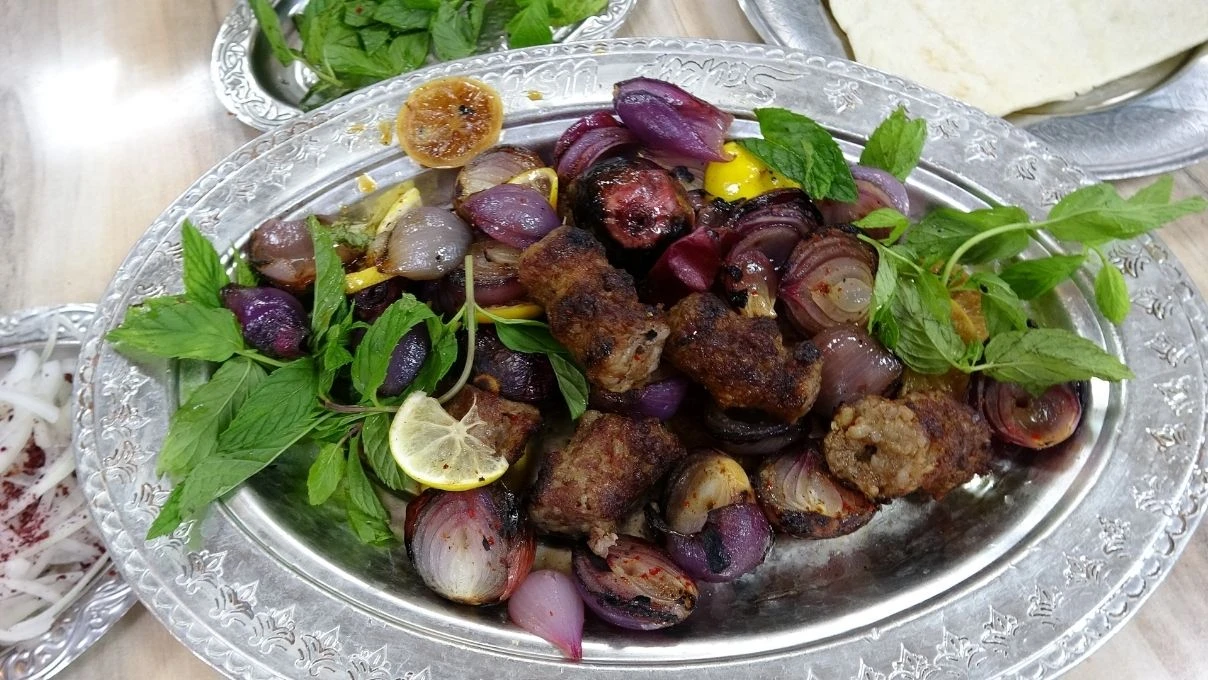 Gribal hastalıklara doğal antibiyotik! Soğan kebabı vücut direncini artırıyor