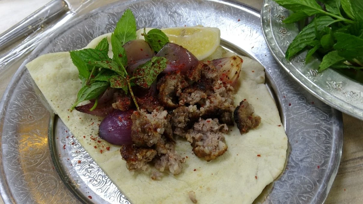 Gribal hastalıklara doğal antibiyotik! Soğan kebabı vücut direncini artırıyor