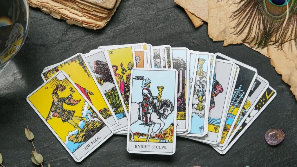 Günlük tarot kart açılımı 14 Kasım 2025! Geçişlere güvenin ve gelişiminizi kutlayın