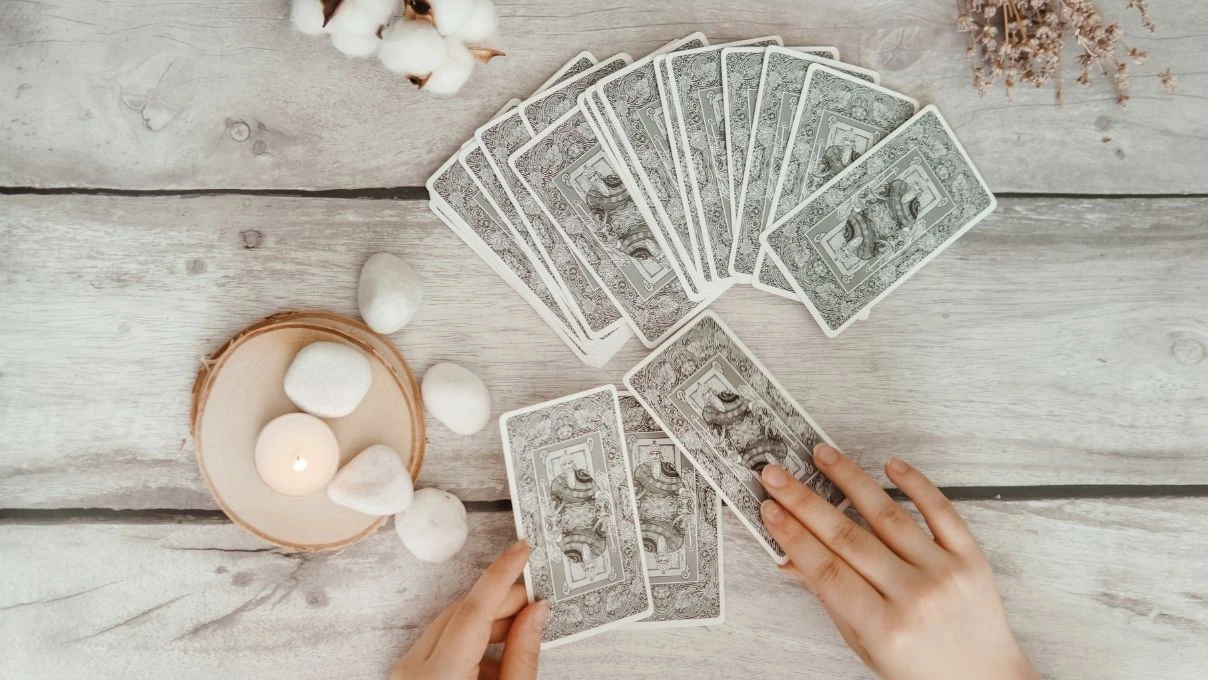 Günlük tarot kart açılımı 7 Kasım 2025! inancınız şifa ve ışık getirebilir