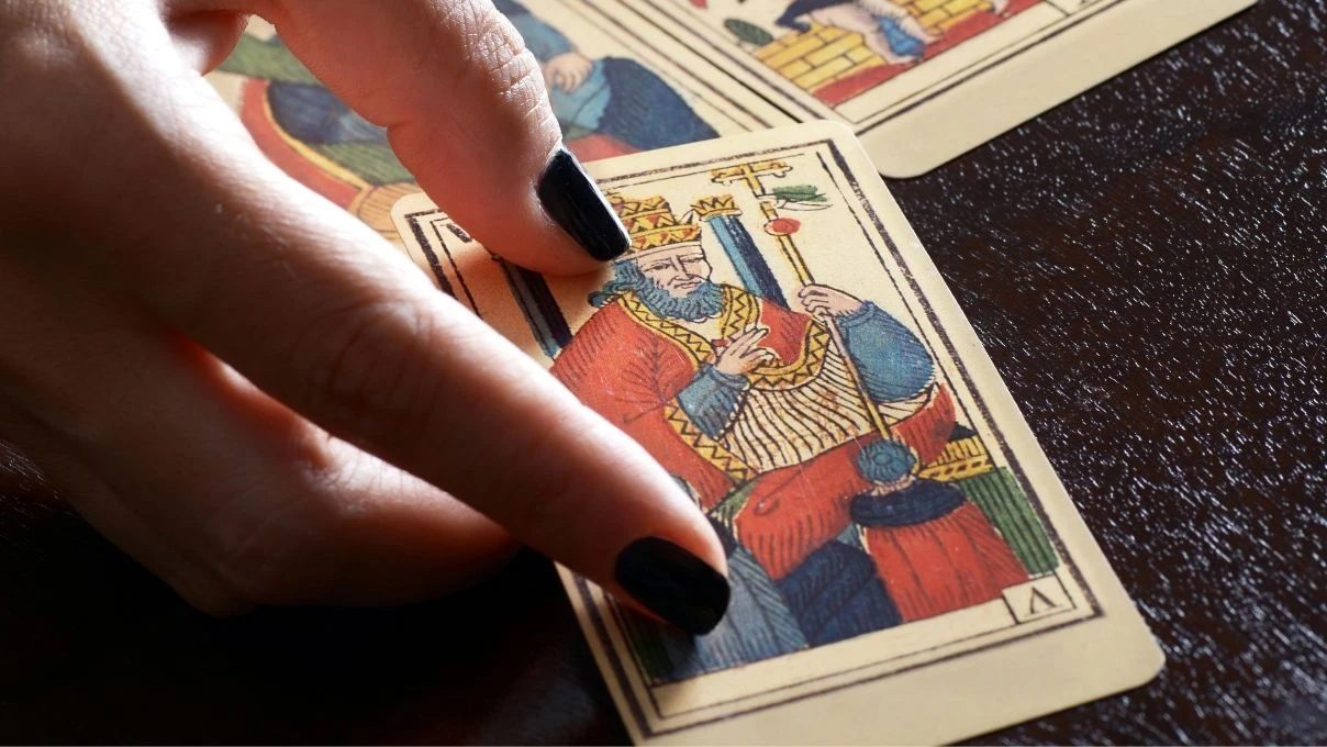 Günlük tarot kart açılımı 26 Kasım 2025! Önemli seçimler yaklaşıyor