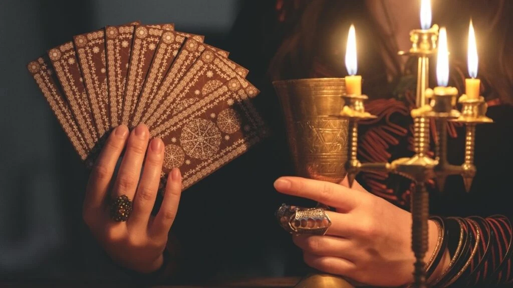 Günlük tarot kart açılımı 4 Aralık 2025! Netlik eylemle değil yansımayla gelir