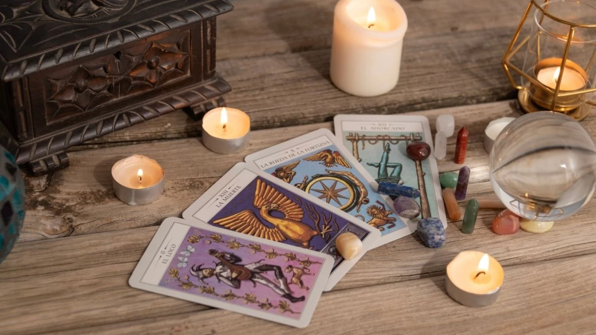 Günlük tarot kart açılımı 4 Aralık 2025! Netlik eylemle değil yansımayla gelir