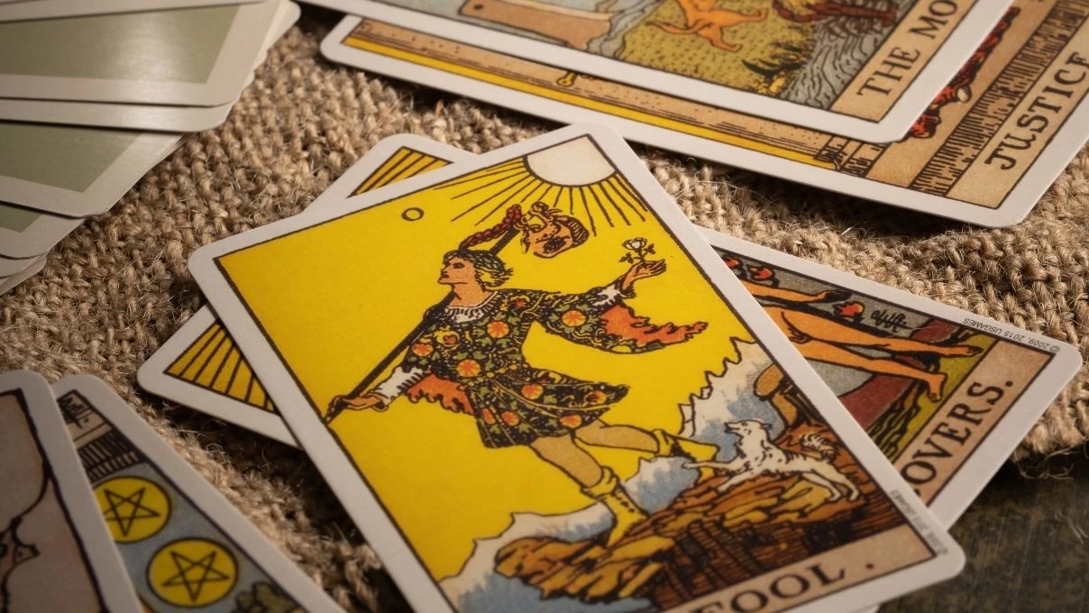 Günlük tarot kart açılımı 4 Aralık 2025! Netlik eylemle değil yansımayla gelir