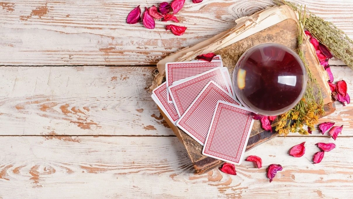 Günlük tarot kart açılımı 14 Ekim 2025! Yenilik peşinde koşmayın, ne varsa eskilerde var 