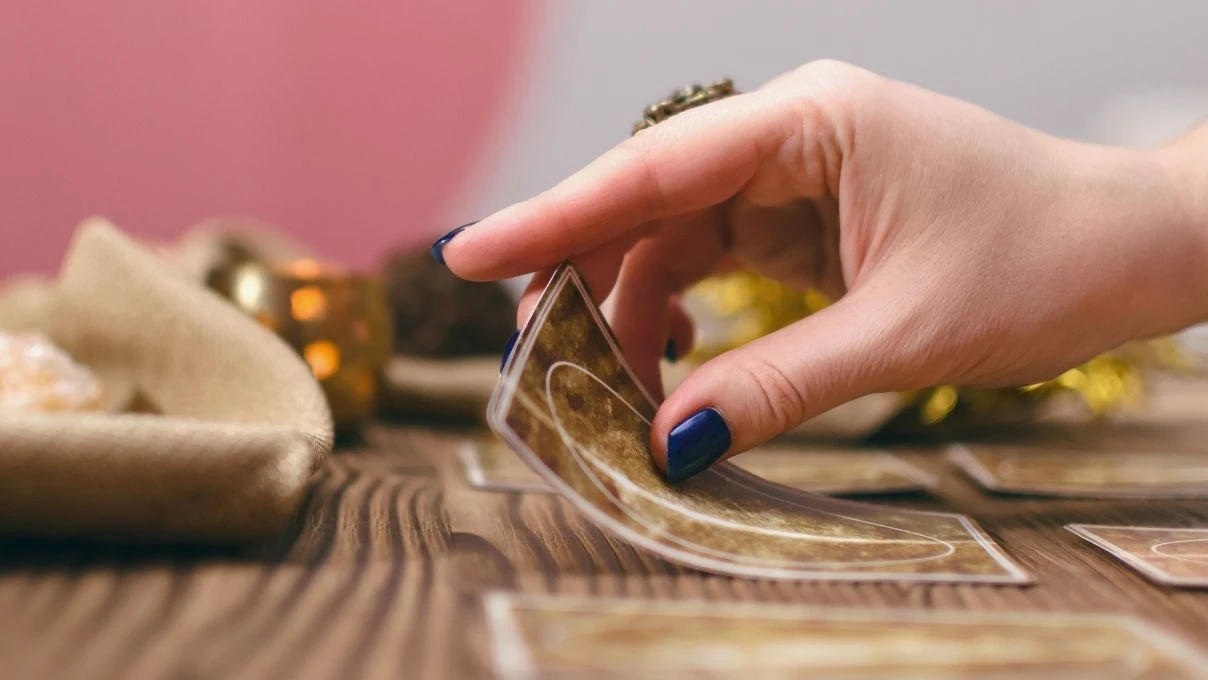 Günlük tarot kart açılımı 17 Kasım 2025! Korkuyu değil, geçişi kucaklayın 7 Günlük tarot kart açılımı 17 Kasım 2025! Korkuyu değil, geçişi kucaklayın