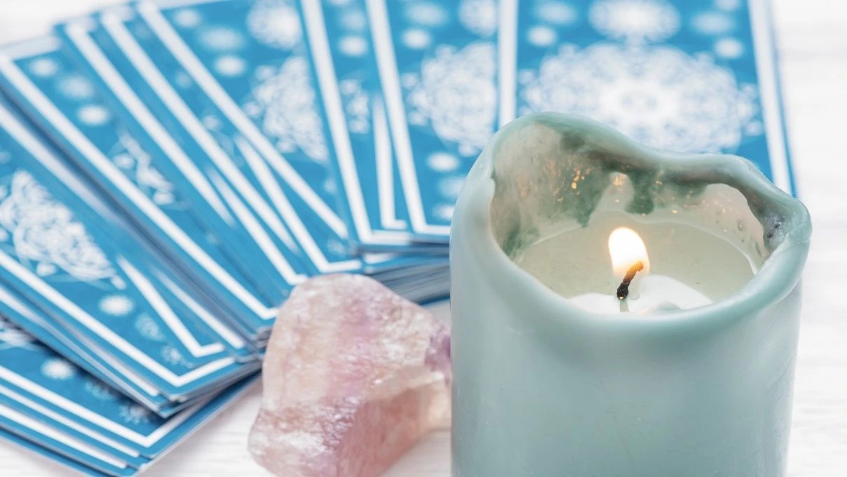 Günlük tarot kart açılımı 6 Aralık 2025! İş birliğiyle güçlü rakipler hayatınıza girecek