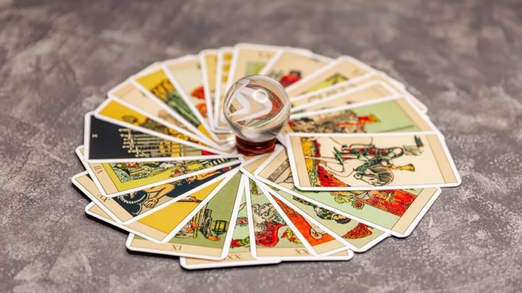 Günlük tarot kart açılımı 15 Aralık 2025! İpuçlarını takip edin