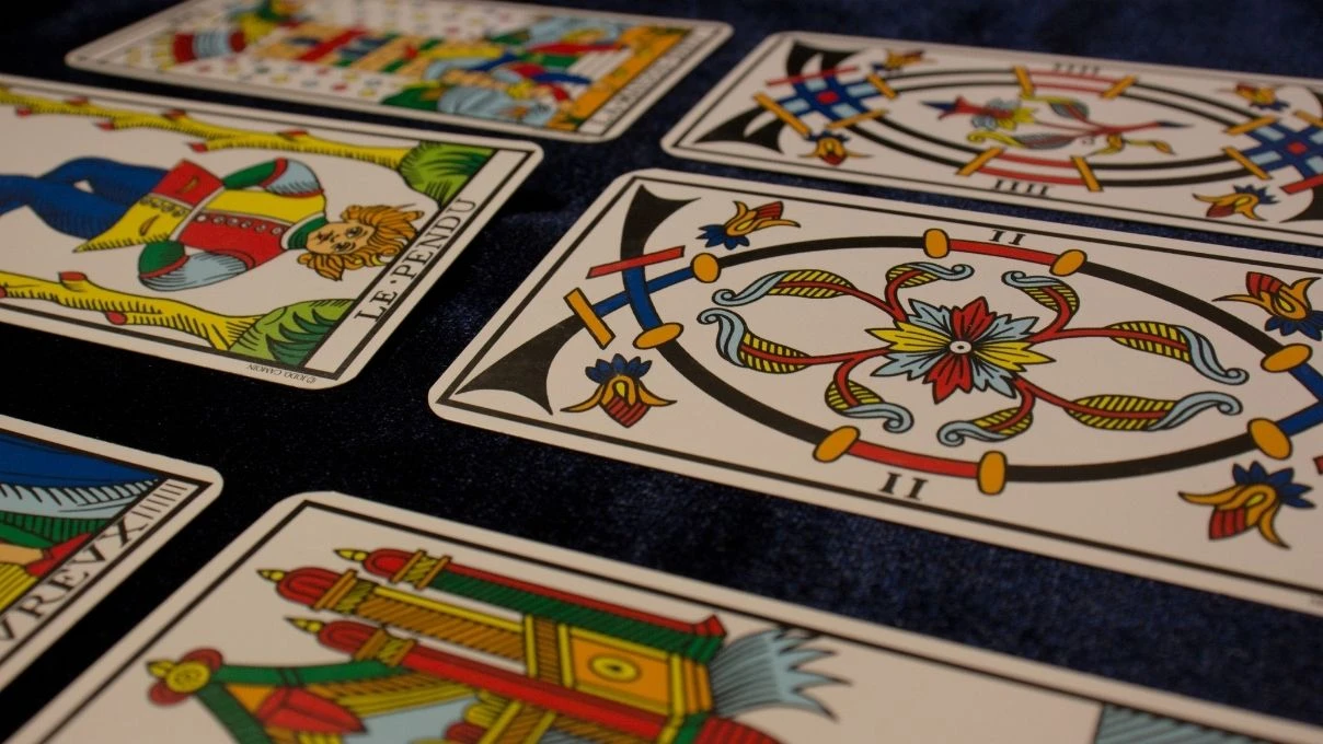 Günlük tarot kart açılımı 9 Aralık 2025! Kendinizi toparlamak için başarı ve özgüven ilk adım