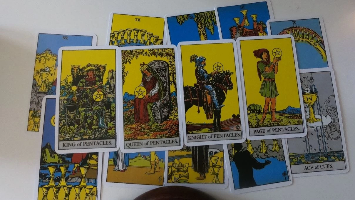 Günlük tarot kart açılımı 28 Kasım 2025! Kapalı görünen bir kapı anlayışla açılabilir