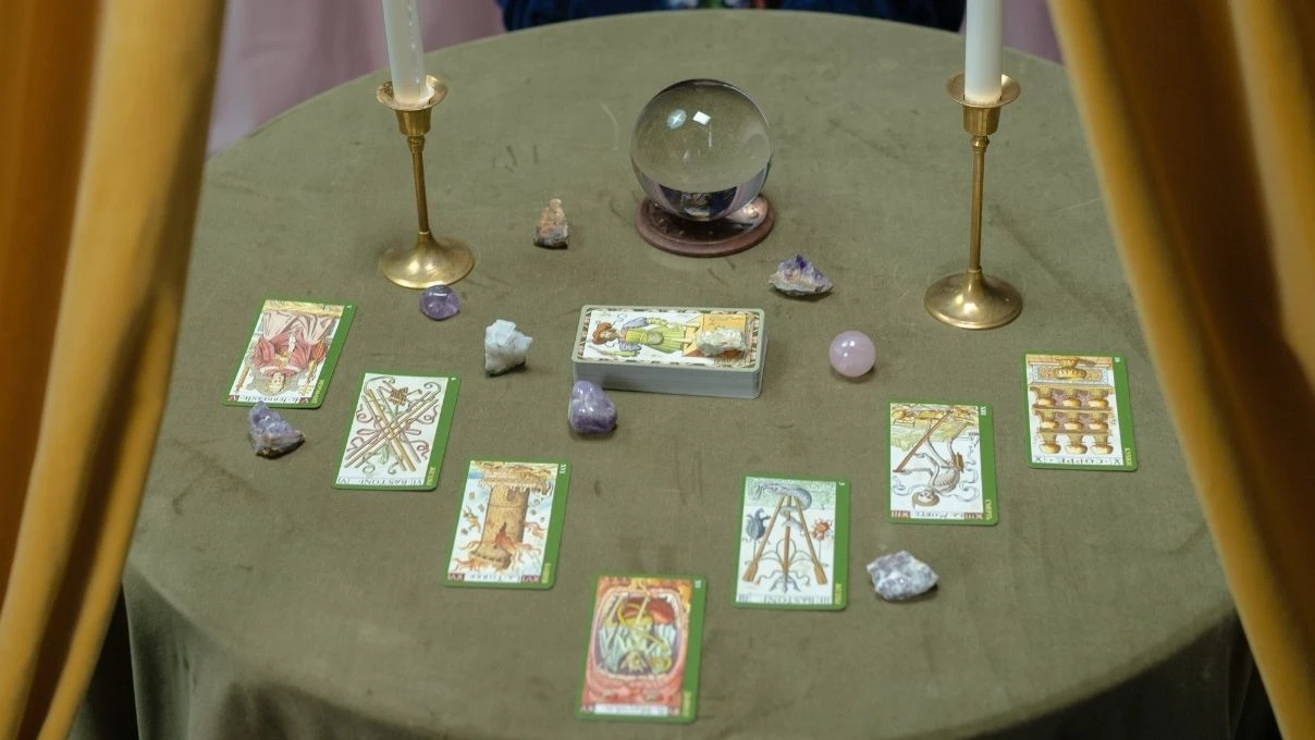 Günlük tarot kart açılımı 9 Aralık 2025! Kendinizi toparlamak için başarı ve özgüven ilk adım