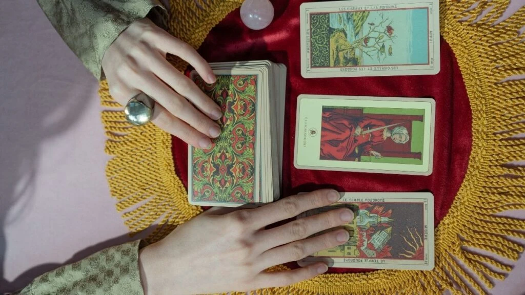 Günlük tarot kart açılımı 9 Aralık 2025! Kendinizi toparlamak için başarı ve özgüven ilk adım