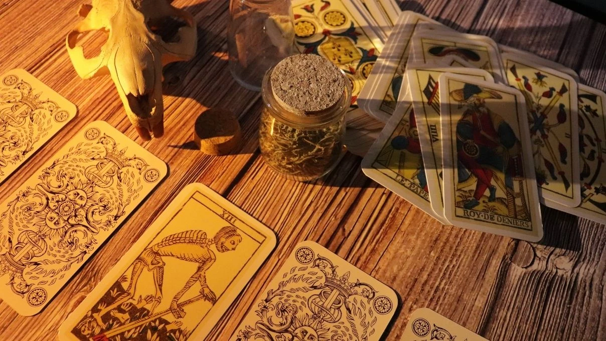 Günlük tarot kart açılımı 5 Aralık 2025! Duygusallık ve hassaslık yükseklere çıkıyor