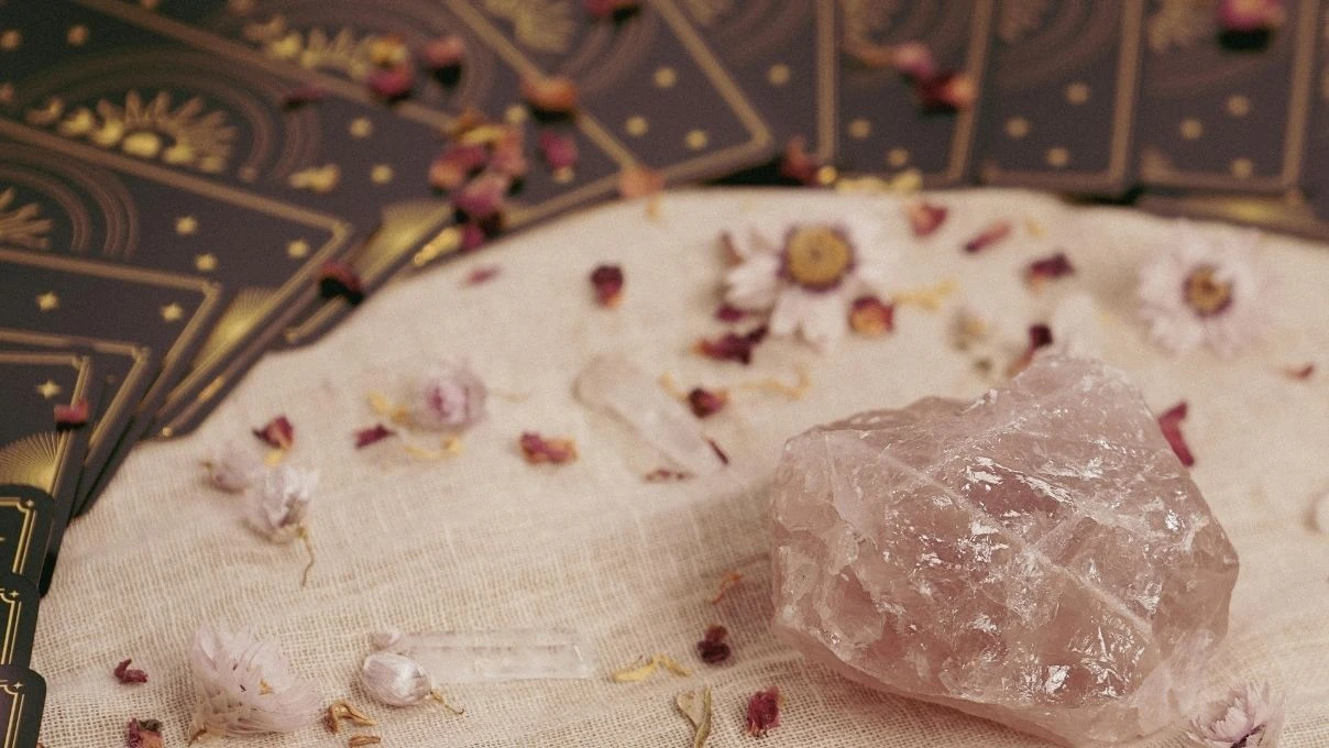 Günlük tarot kart açılımı 10 Aralık 2025! Güçlü hamleler takdir getiriyor 4 Günlük tarot kart açılımı 10 Aralık 2025! Güçlü hamleler takdir getiriyor