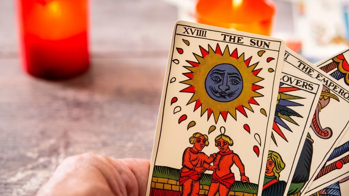 Günlük tarot kart açılımı 14 Ekim 2025! Yenilik peşinde koşmayın, ne varsa eskilerde var 