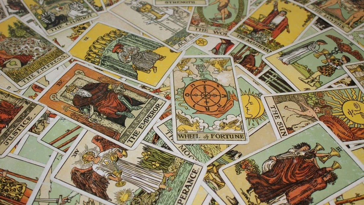 Günlük tarot kart açılımı 6 Kasım 2025! Sizi farklı yönlere çeken ve çatışan güçler olabilir 