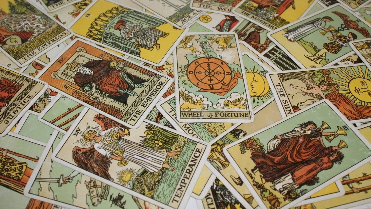 Günlük tarot kart açılımı 13 Kasım 2025! Yeni başlangıçları kalpten kucaklayın 