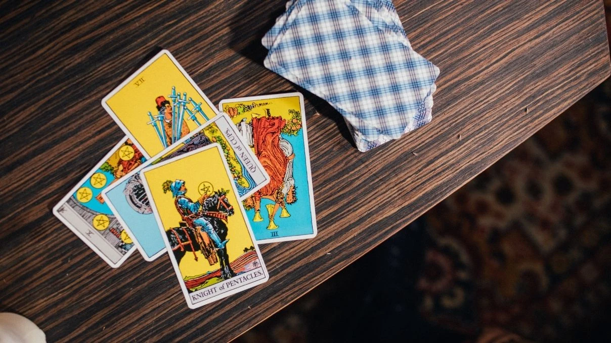 Günlük tarot kart açılımı 30 Kasım 2025! Kendinizi daha özgüvenli hissedebilirsiniz