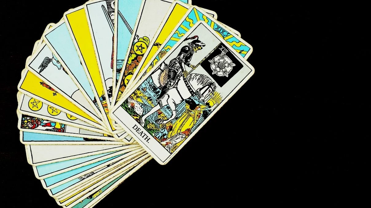 Günlük tarot kart açılımı 14 Kasım 2025! Geçişlere güvenin ve gelişiminizi kutlayın 