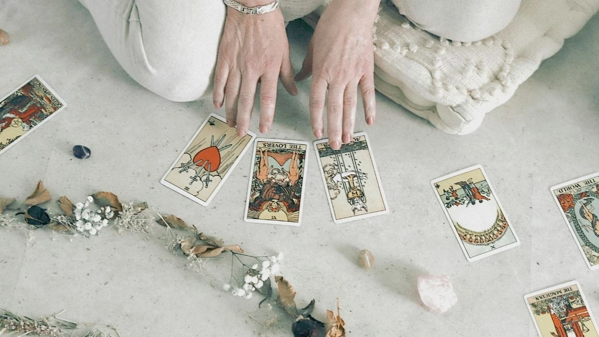 Günlük tarot kart açılımı 17 Kasım 2025! Korkuyu değil, geçişi kucaklayın 4 Günlük tarot kart açılımı 17 Kasım 2025! Korkuyu değil, geçişi kucaklayın