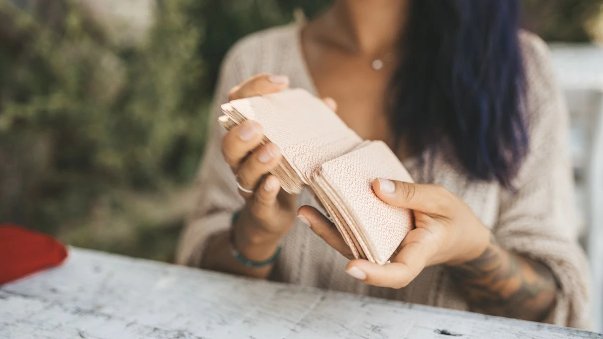 Günlük tarot kart açılımı 15 Kasım 2025! İyimser olursanız bereketiniz artar 4 Günlük tarot kart açılımı 15 Kasım 2025! İyimser olursanız bereketiniz artar