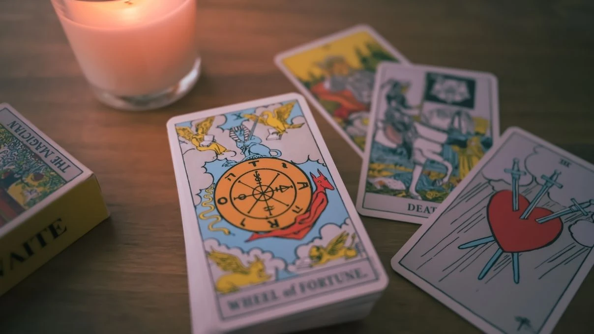Günlük tarot kart açılımı 19 Kasım 2025! Derin farkındalık ve yön değişikliği temaları taşıyor