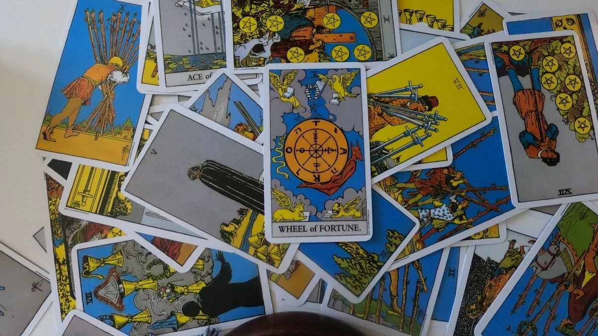 Günlük tarot kart açılımı 19 Kasım 2025! Derin farkındalık ve yön değişikliği temaları taşıyor