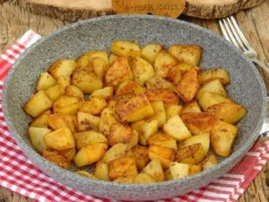 tavada baharatli patates kizartmasi resimli yemek tarifi12