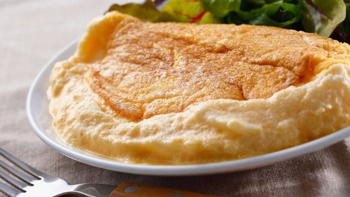 Tavada yapışmayan yumurta sırrı: Otellerin kullandığı teknik!