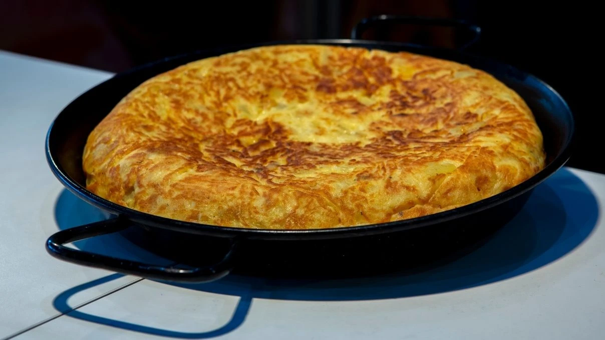 Tavada yapışmayan yumurta sırrı: Otellerin kullandığı teknik!