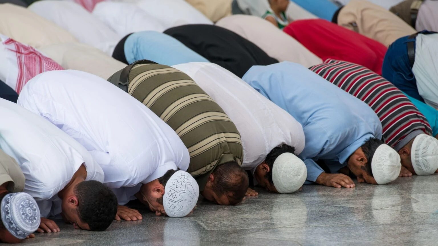 Teravi Ritual Teravih namazı nasıl kılınır? 8 rekat mı yoksa 20 rekat midir? » Mavi Kadın