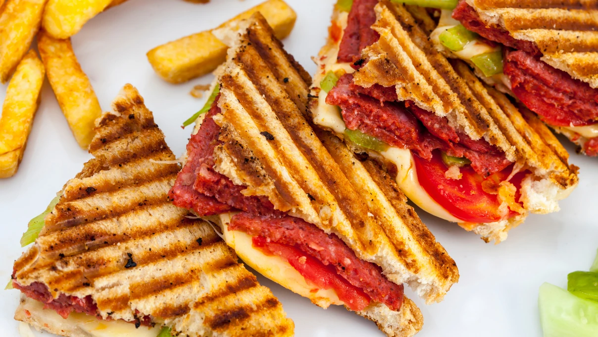 Bayat ekmekle tost tarifi! Çıtır çıtır lezzet 6 tost 3 1