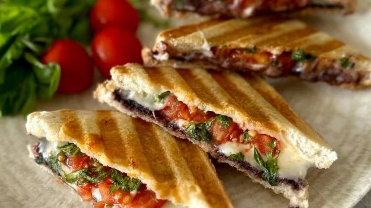 “Bugün kahvaltıda ne yesem?” derdine son! Hem sağlıklı hem doyurucu mini tostlar
