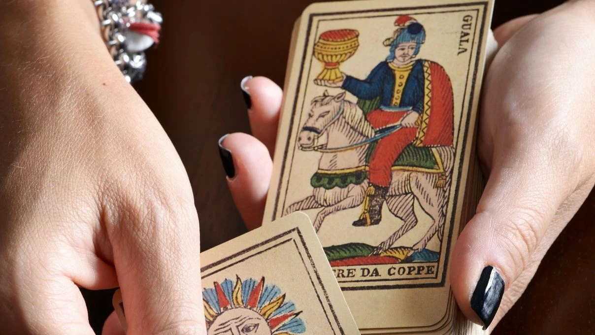 Günlük tarot kart açılımı 12 Kasım 2025! Sabır ve ılımlılık bugünün anahtarları
