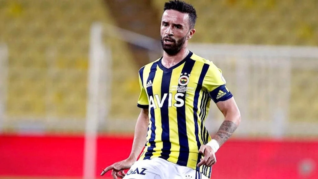 unlu futbolcu gokhan gonul futbolu biraktigini acikladi iste detaylar 1ZSM