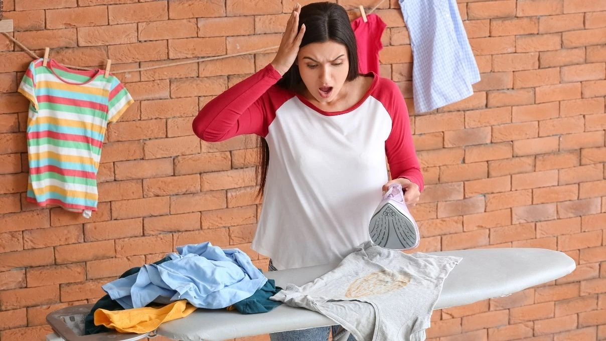 Ütü yanık izi için ne yapılır? Kıyafetlerdeki yanıklar için muhteşem yöntemler!