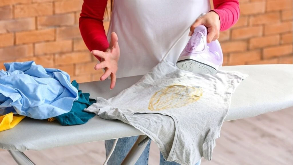 Ütü yanık izi için ne yapılır? Kıyafetlerdeki yanıklar için muhteşem yöntemler!