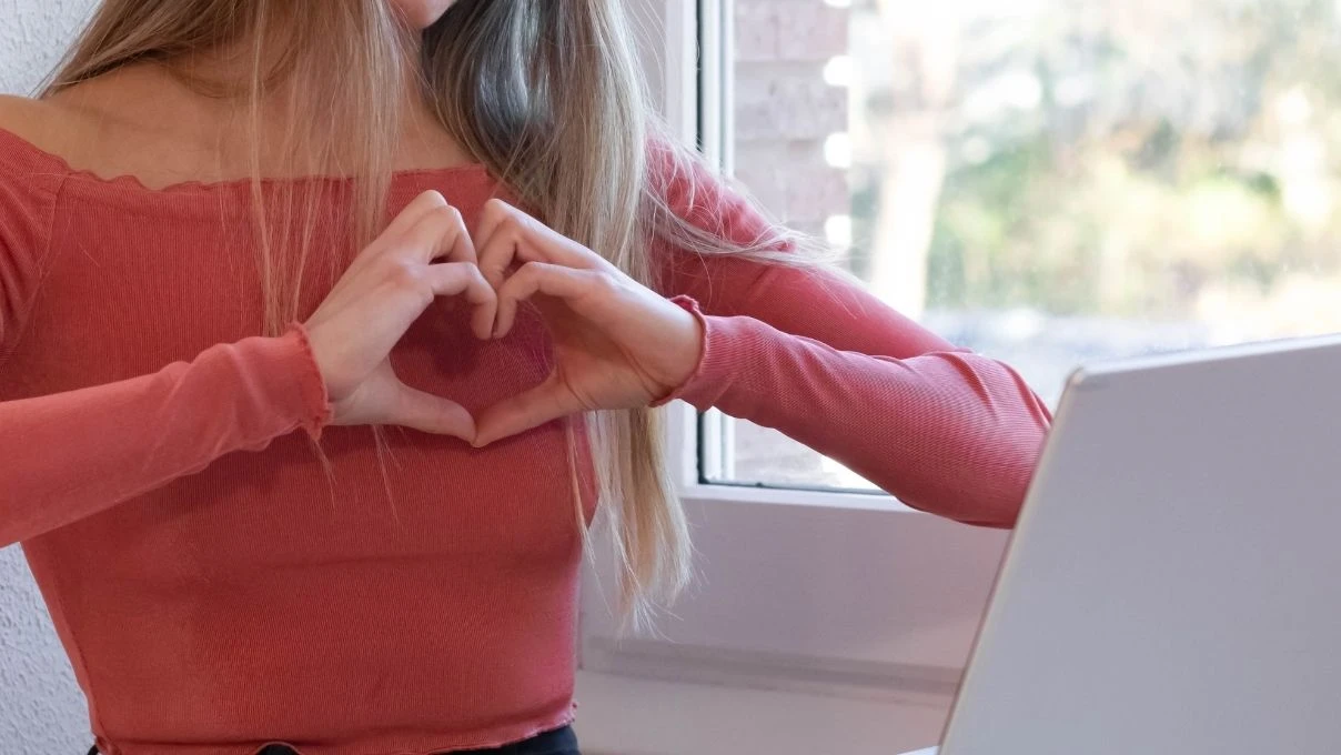 Uzak mesafe ilişki yaşayanlar dikkat! Uzmanlardan kritik uyarılar 4 Uzak mesafe ilişki yaşayanlar dikkat! Uzmanlardan kritik uyarılar