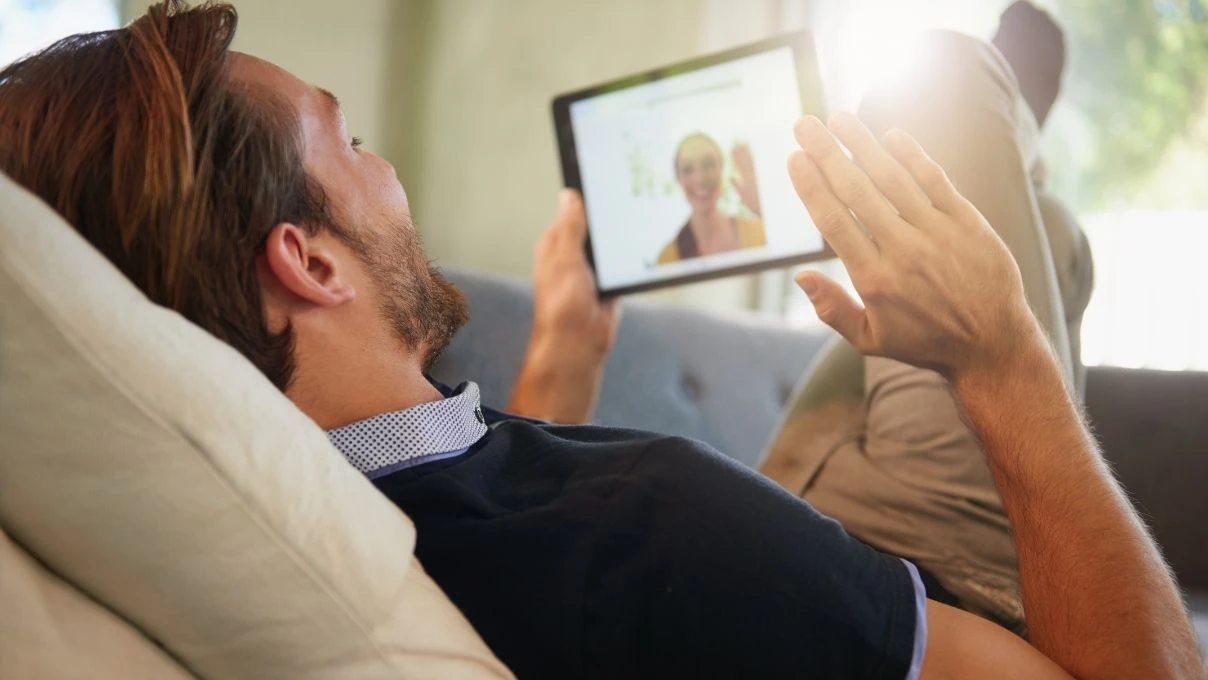 Uzak mesafe ilişki yaşayanlar dikkat! Uzmanlardan kritik uyarılar 8 Uzak mesafe ilişki yaşayanlar dikkat! Uzmanlardan kritik uyarılar