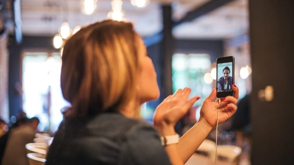 Uzak mesafe ilişki yaşayanlar dikkat! Uzmanlardan kritik uyarılar