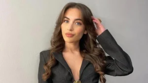 Uzak Şehir'in İpek'i Çağla Şimşek'ten bomba açıklamalar! Çağla Şimşek Uzak Şehir'den ayrılacak mı? 4 uzak sehir dizisinin kadrosuna cagla simsek dahil oldu cagla simsek kimdir dv5j cover