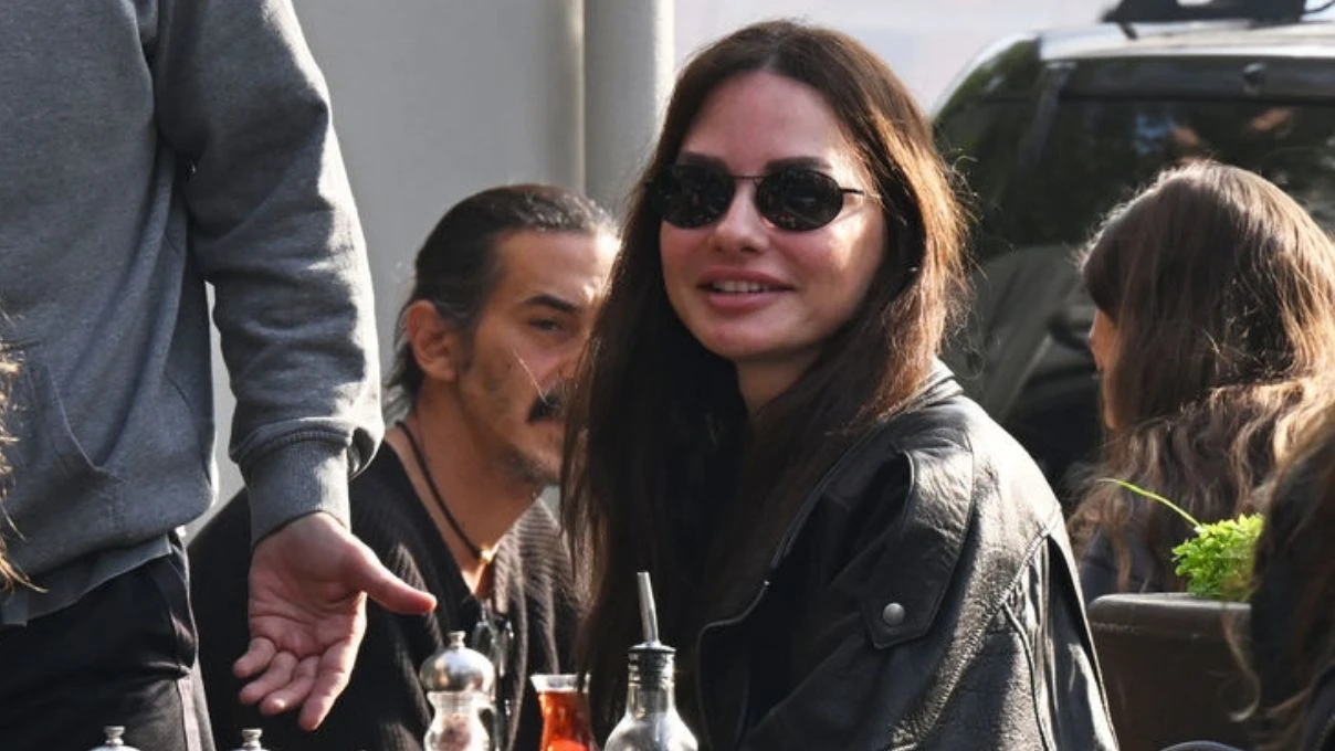 Yasemin Ergene aşk sorularına sessiz kaldı! Ünlü ismin hareketleri dikkat çekti 6 Yasemin Ergene aşk sorularına sessiz kaldı! Ünlü ismin hareketleri dikkat çekti