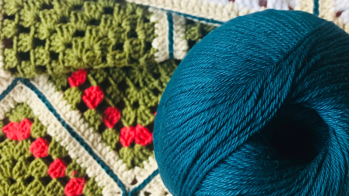 İçinizi ısıtacak tığla yapılan örgü yelek modelleri 2025 5 yelek 2